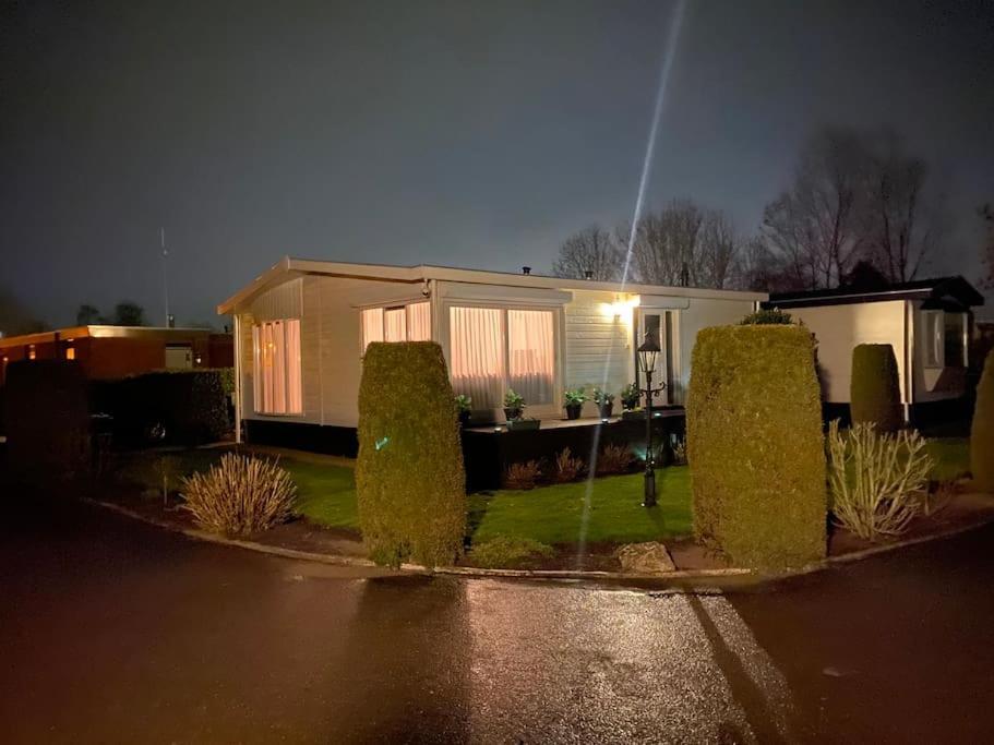 Luxe Chalet In Prachtig Natuurgebied Lith Exteriör bild